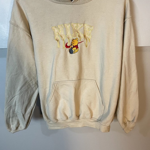 Winnie The Pooh Athletic Sweatshirt Hoodie Nike Logo Size Medium - Picture 3 of 13